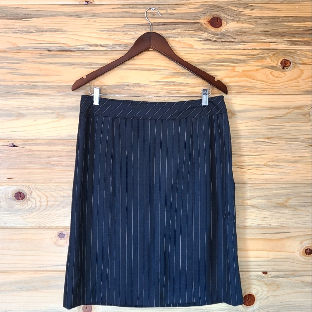 Isaac Mizrahi Black Striped Skirt. Ladies Size 10